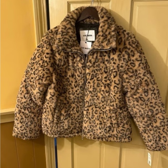 Steve Madden Faux Fur Leopard Puffer Jacket sz M
Standup Collar Full Zip - Picture 12 of 16